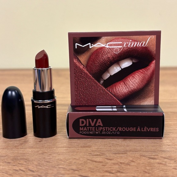 NEW MAC Mini Lipstick Diva Matte Travel Size .05 oz Wine Burgundy Maroon Dark - Picture 1 of 7